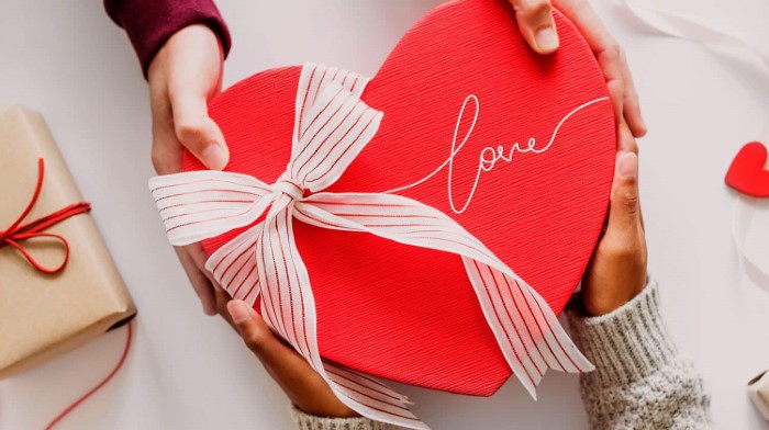 Célébrez l'Amour: 15 Idées Cadeau pour Couple Trentenaire 2023
