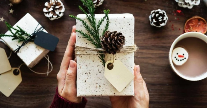 Un Emballage Cadeau Noël Original à Faire Soi-Même : Utiliser des matériaux recyclés