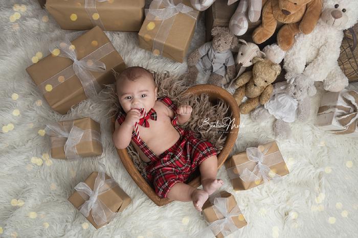 Pour un bébé de 7 mois, Noël est une expérience sensorielle et affective importante